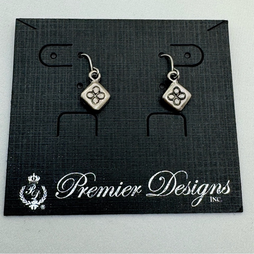 Premier Designs Silver Tone Floral Drop Earrings NWT Boho Minimalist Timeless